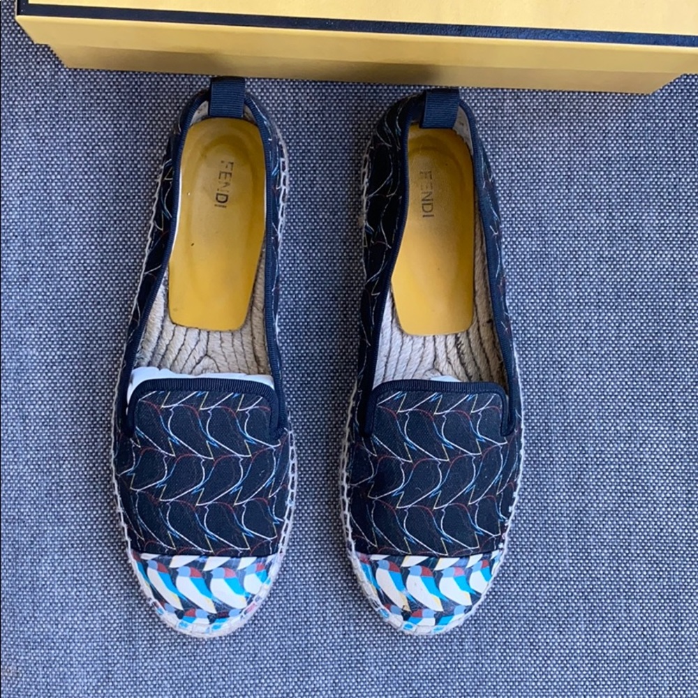 Fendi flat espadrille 38 used no major flaws $550 - Picture 3 of 6